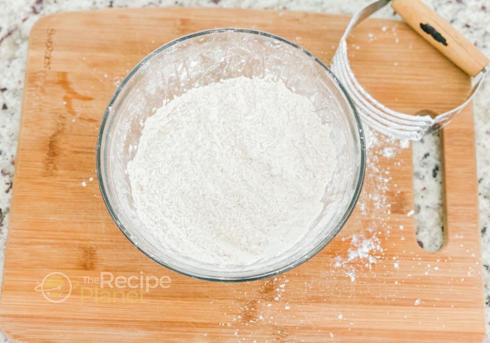 Combine flour, baking powder, and salt in a bowl and stir well. Combine flour, baking powder, and salt in a bowl and stir well.n