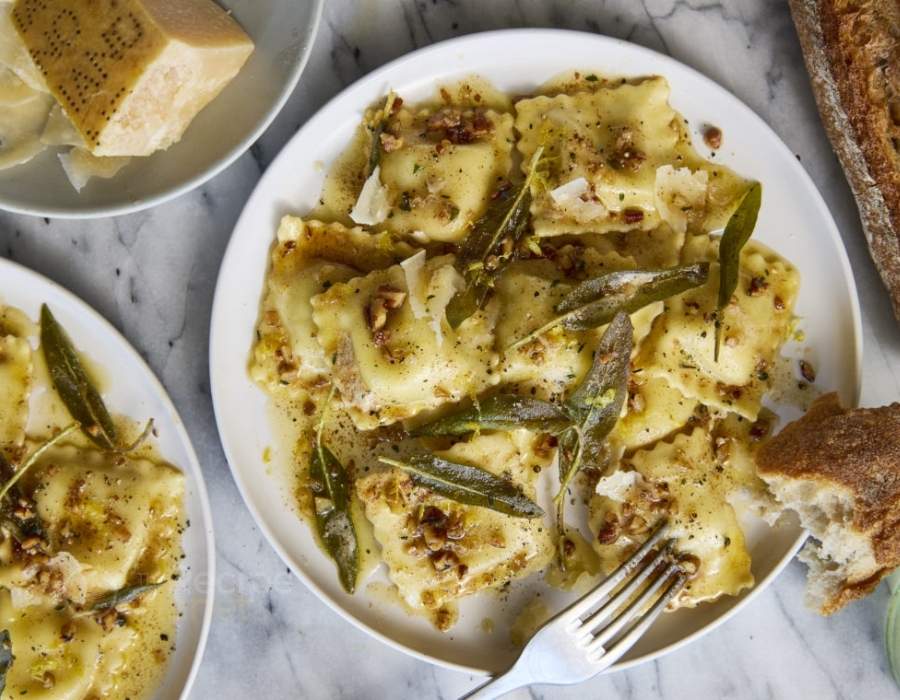 Toss cooked ravioli in the butter-sage sauce. (2)